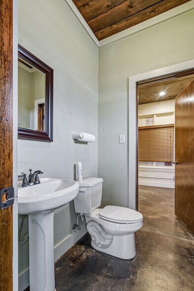 More Photos Of 1000 Louisville Ave, Monroe Office For Sale