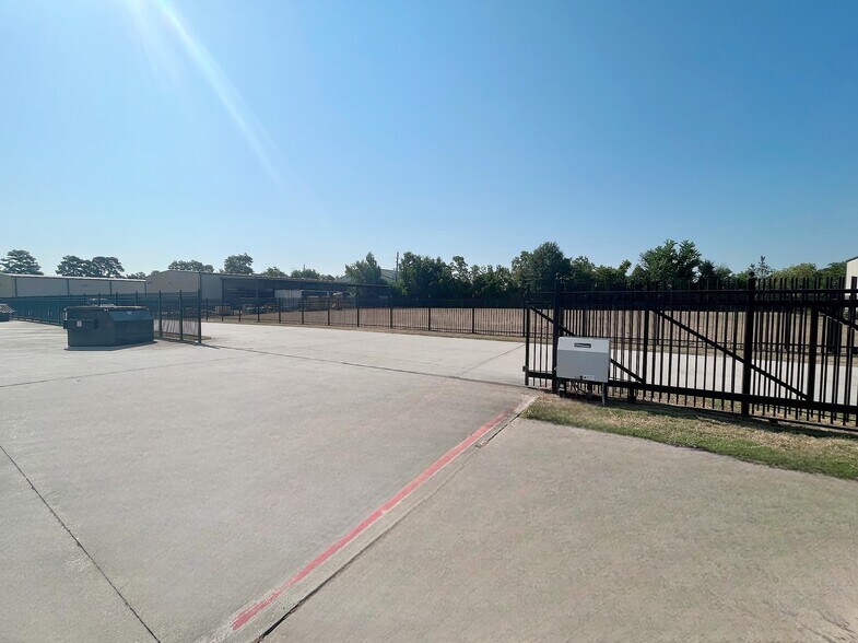 More Photos Of 21621 Rhodes Rd, Spring Warehouse For Lease