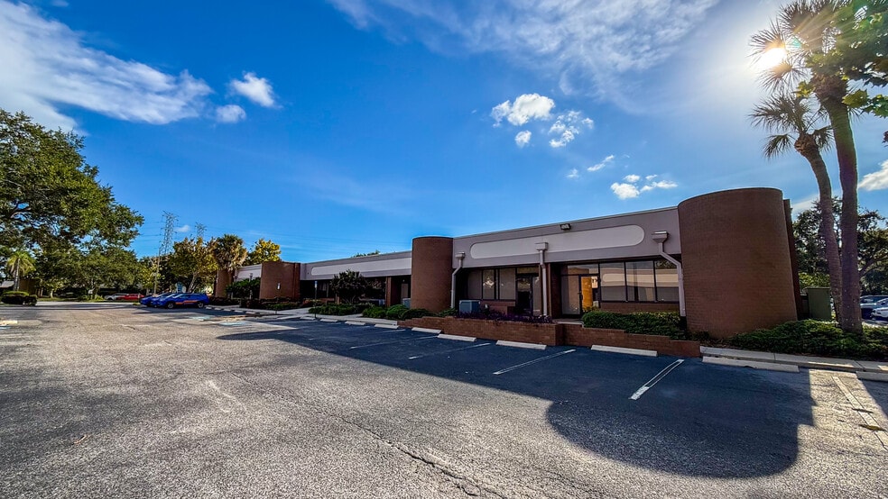 More Photos Of 13830 N 58th St, Clearwater Unknown For Lease