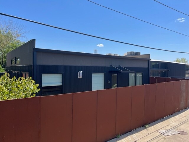More Photos Of 4780 Iberia Ave, Dallas Showroom For Lease