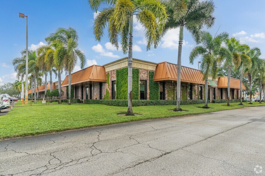 More Photos Of 541 S State Road 7, Margate Unknown For Lease