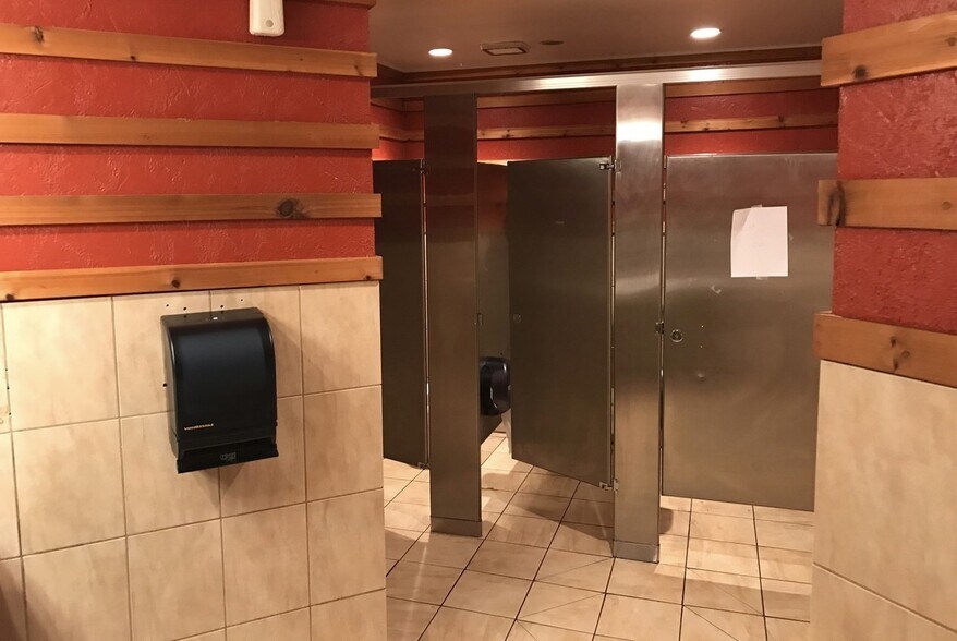 More Photos Of 271 Gleaves St, Madison Restaurant For Sale