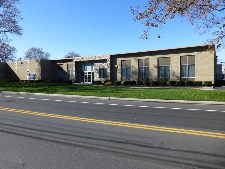 Primary Photo Of 155 Schmitt Blvd, Farmingdale Warehouse For Lease