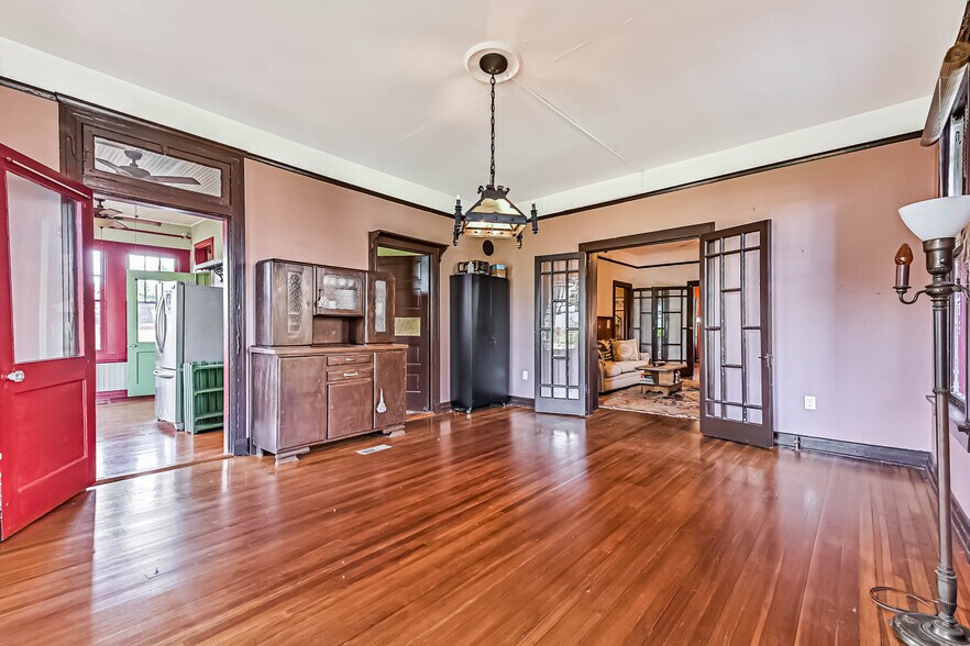 More Photos Of 2911 Broadway St, Galveston Office For Sale