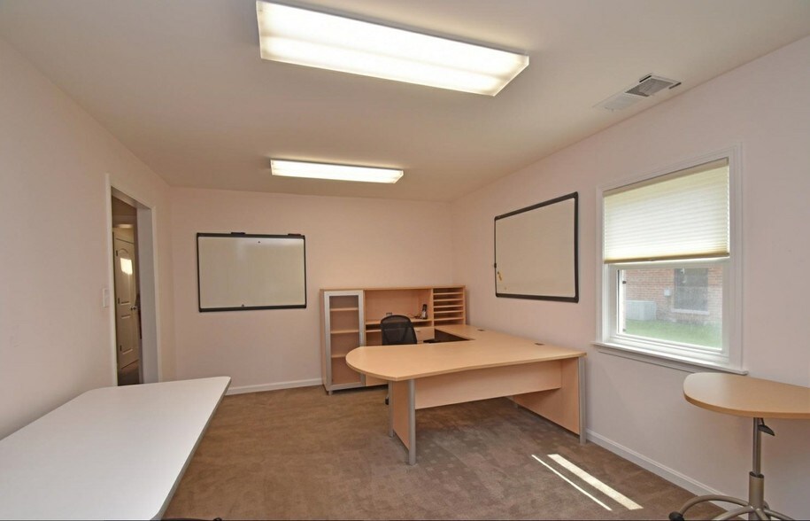 More Photos Of 322 E Main St, Batavia Office For Sale