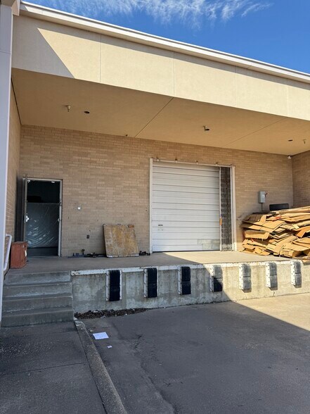 More Photos Of 3910 W Camp Wisdom Rd, Dallas Storefront For Sale
