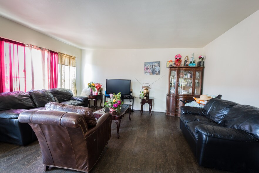 More Photos Of 16650-16658 Woodruff Ave, Bellflower Storefront Retail Residential For Sale