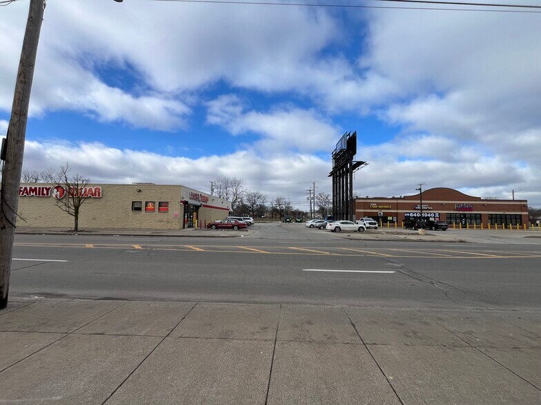 More Photos Of 16443-16461 Harper Ave, Detroit Freestanding For Lease