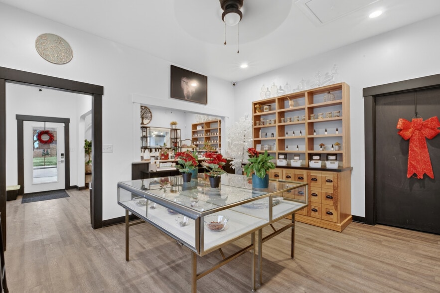 More Photos Of 1102 Linden St, Indianapolis Specialty For Lease