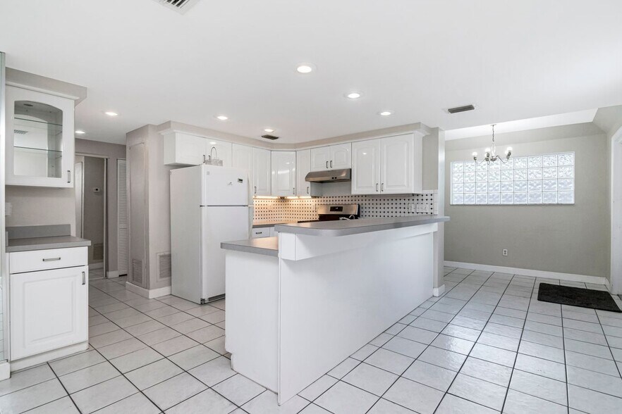 More Photos Of 10532 67th Ave, Seminole Specialty For Sale