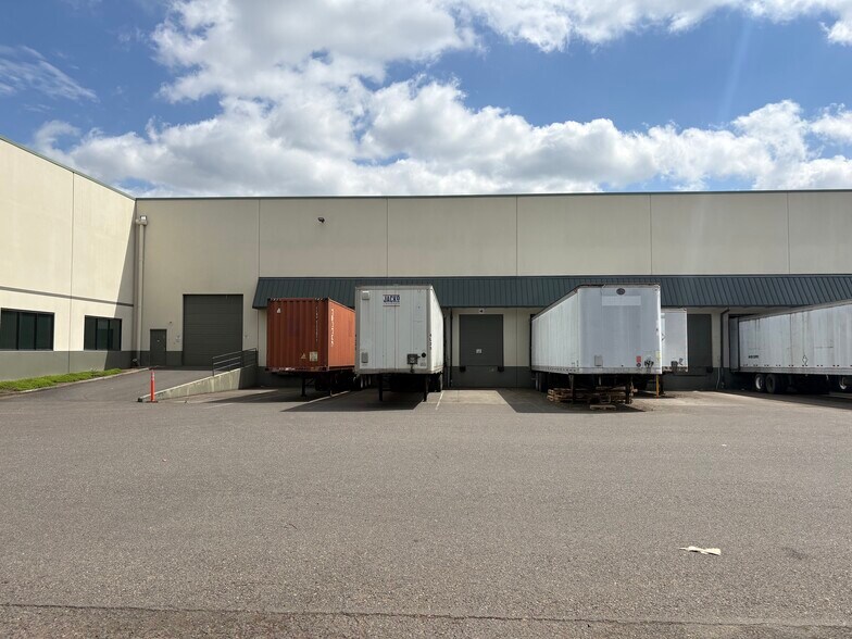 More Photos Of 1459 NW Sundial Rd, Troutdale Warehouse For Lease