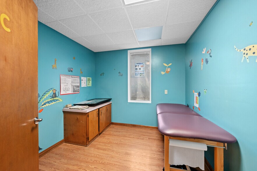 More Photos Of 106 W Myrtle Ave, Foley Office For Sale