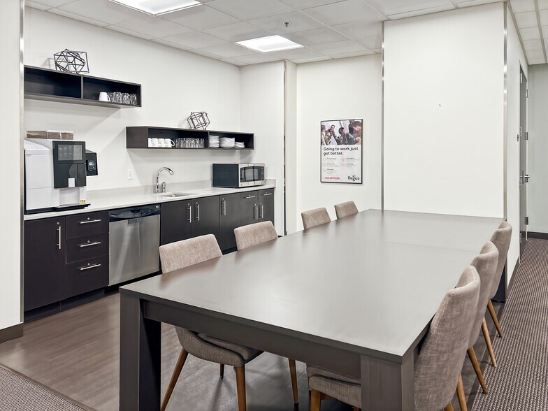 More Photos Of 4620 E 53rd St, Davenport Coworking Space