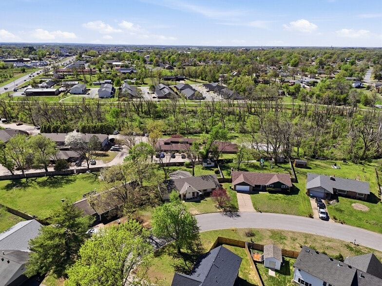 More Photos Of 6 Halsted Cir, Rogers Office For Lease