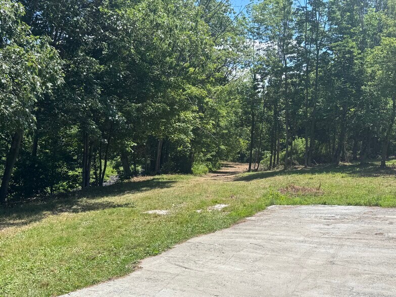 More Photos Of 16 Concord Hill Rd, Pittsfield Office For Sale