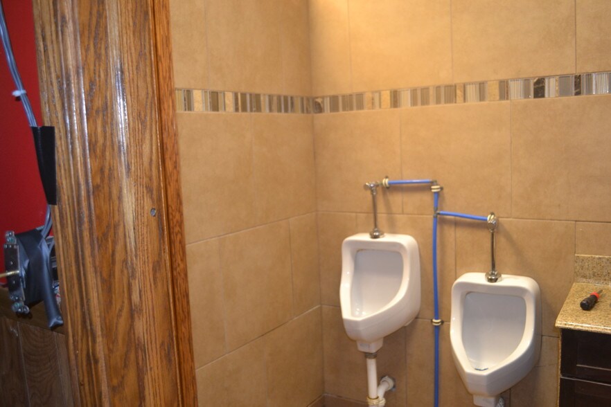 More Photos Of 880 Youngstown Poland Rd, Struthers Restaurant For Lease