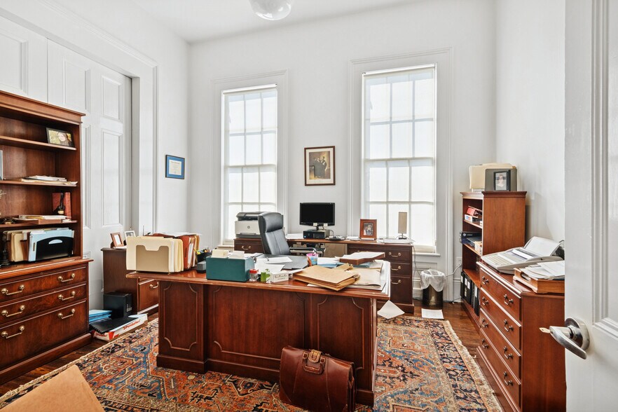 More Photos Of 3801 Magazine St, New Orleans Freestanding For Sale