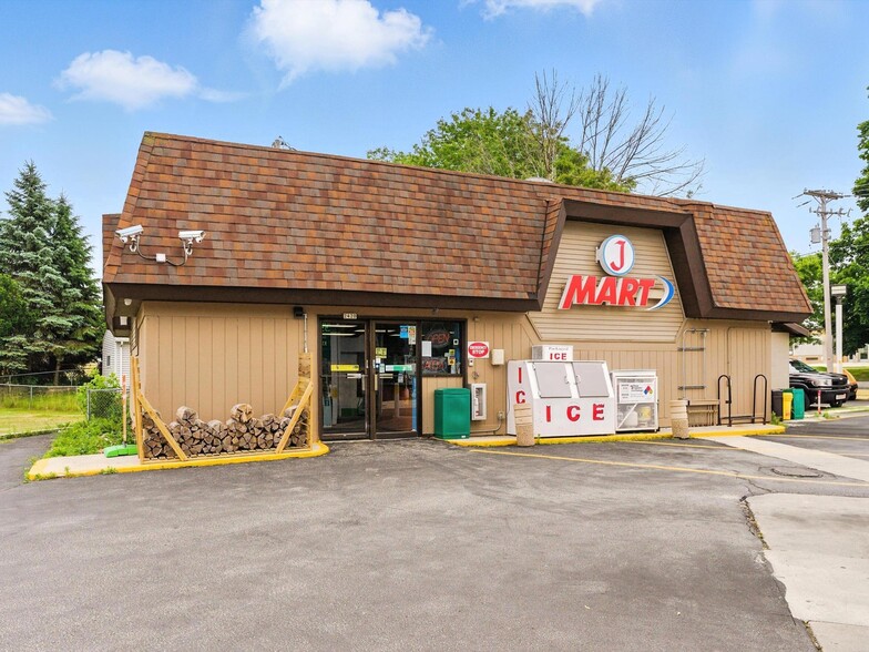 Primary Photo Of 2420 Calumet Dr, Sheboygan Service Station For Sale