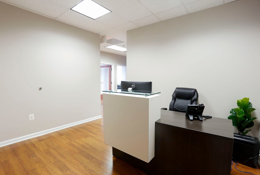 More Photos Of 19420 Golf Vista Plz, Leesburg Medical For Sale