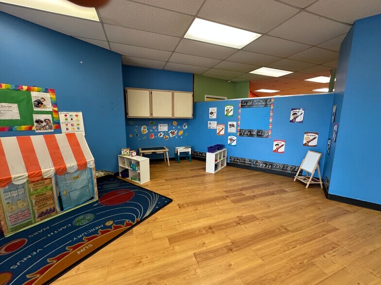 More Photos Of 5747-5757 Samuell Blvd, Dallas Unknown For Lease