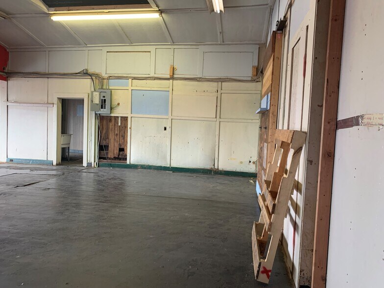 More Photos Of 388 Knowlton St, Bridgeport Warehouse For Lease
