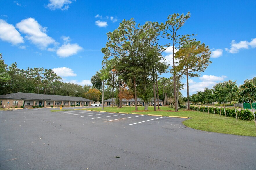More Photos Of 550 Balmoral Cir N, Jacksonville Unknown For Lease