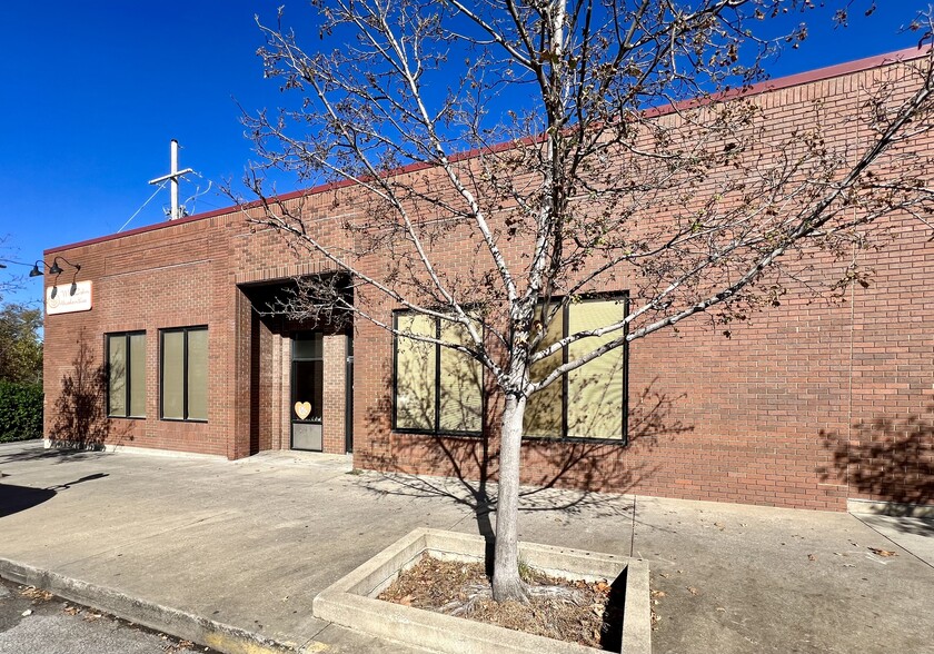 Primary Photo Of 12 W 8th St, Lawrence Storefront Retail Office For Lease