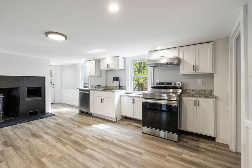 More Photos Of 3 Portsmouth Ave, Exeter General Retail For Sale