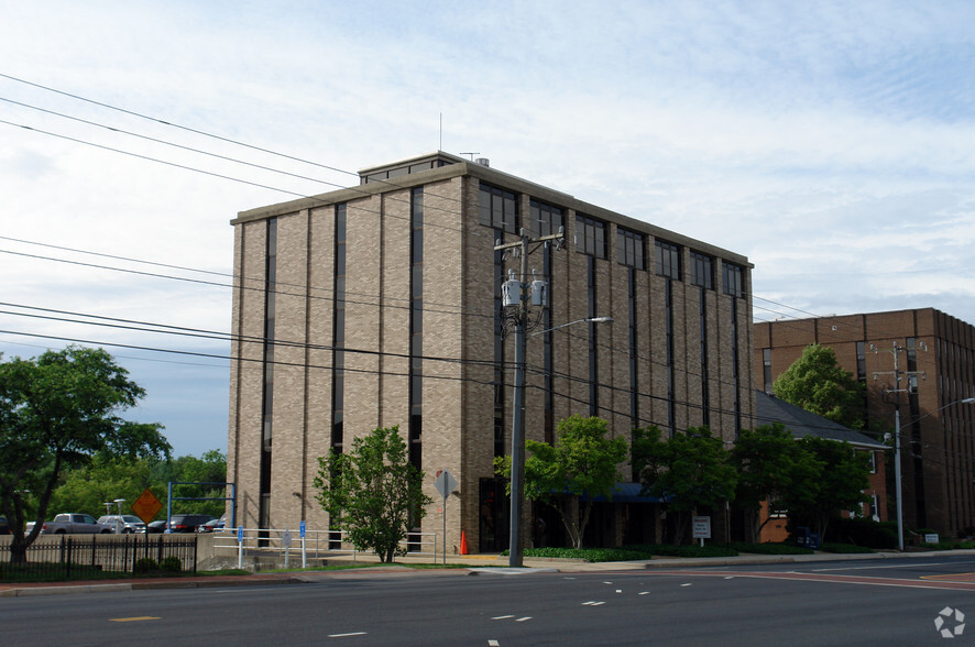 Primary Photo Of 4085 Chain Bridge Rd, Fairfax Office For Lease