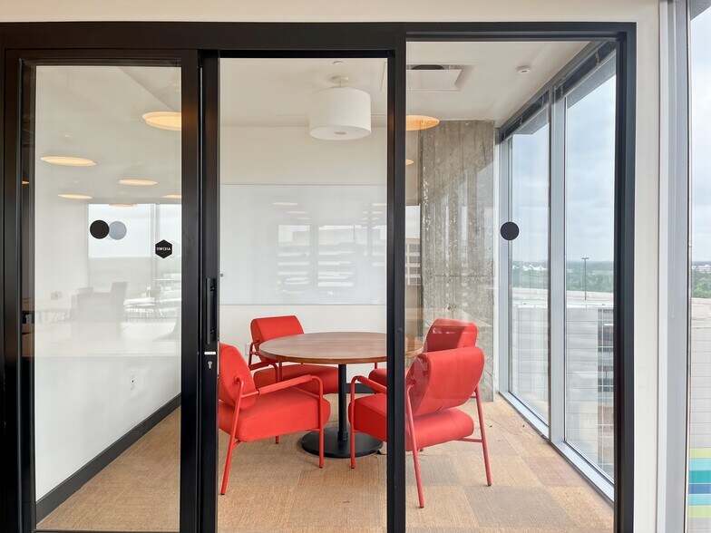 More Photos Of 1725 Hughes Landing Blvd, The Woodlands Coworking Space