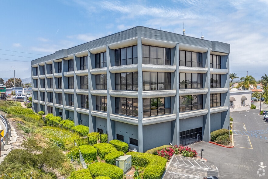 Primary Photo Of 2500 E Vineyard Ave, Oxnard Loft Creative Space For Sale