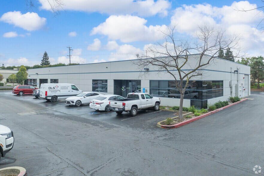 More Photos Of 1063 Serpentine Ln, Pleasanton Research And Development For Lease
