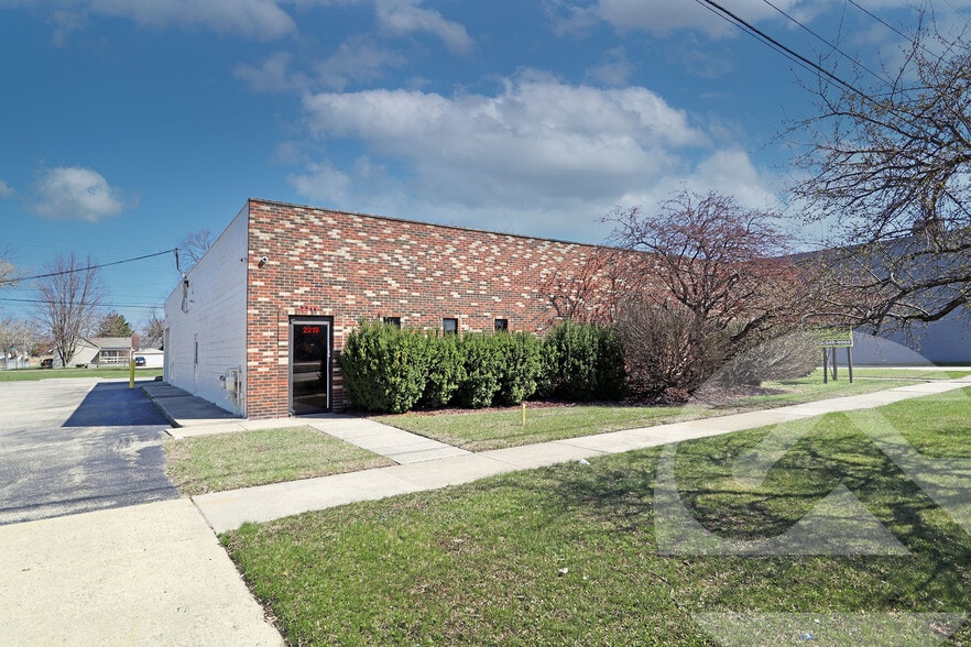 Primary Photo Of 2219 E 9 Mile Rd, Warren Warehouse For Sale
