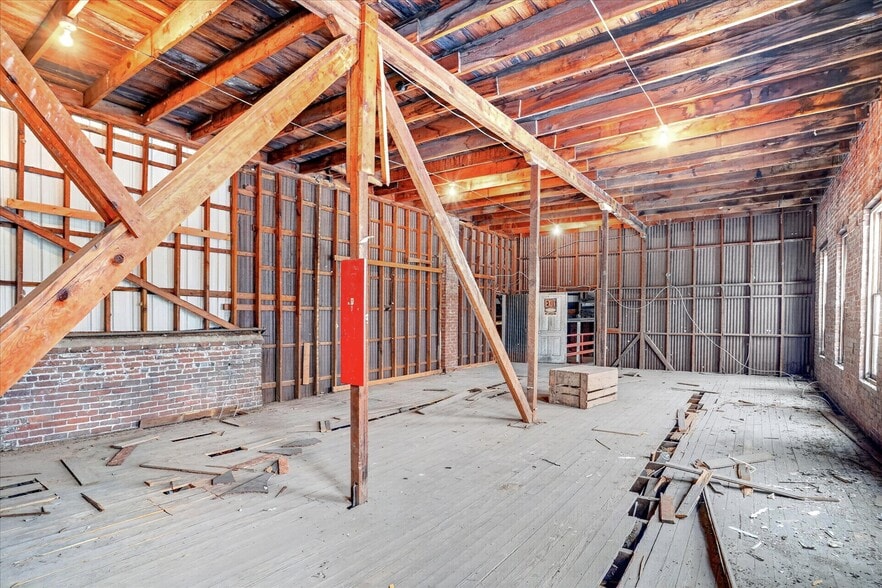 More Photos Of 33 W Olive St, Aurora General Retail For Sale