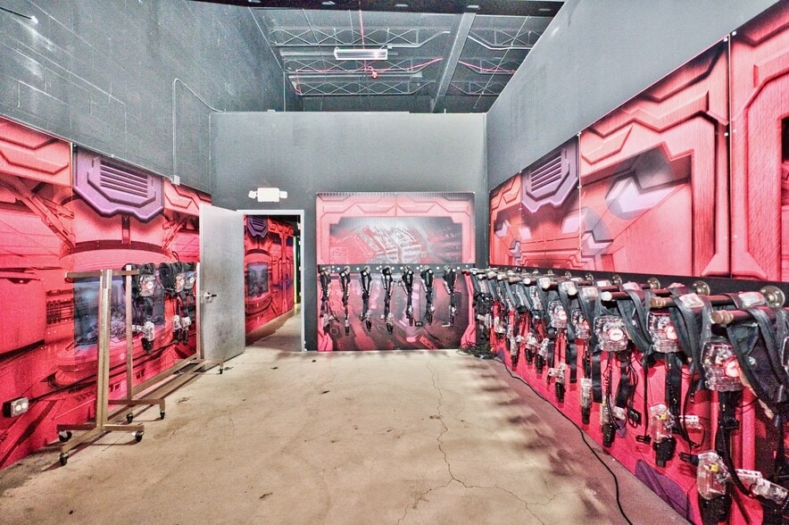 More Photos Of 7777-7847 N Caldwell Ave, Niles Manufacturing For Sale