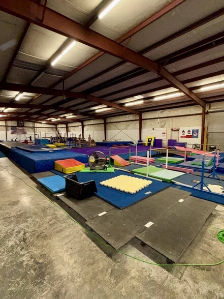 More Photos Of 695 N Varnell Rd, Tunnel Hill Warehouse For Lease