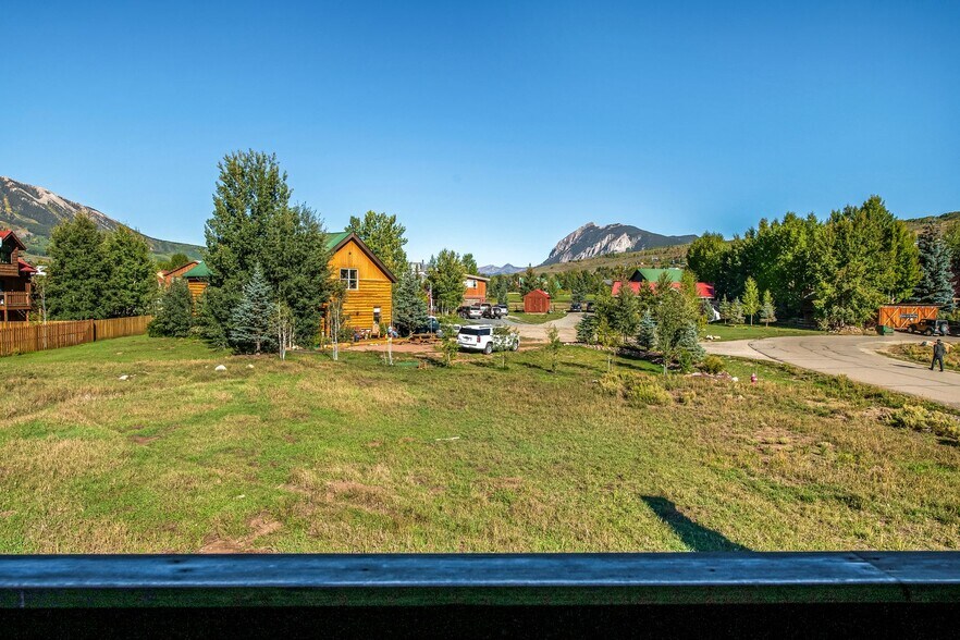 More Photos Of 81 Gillaspey Ave, Crested Butte General Retail For Sale