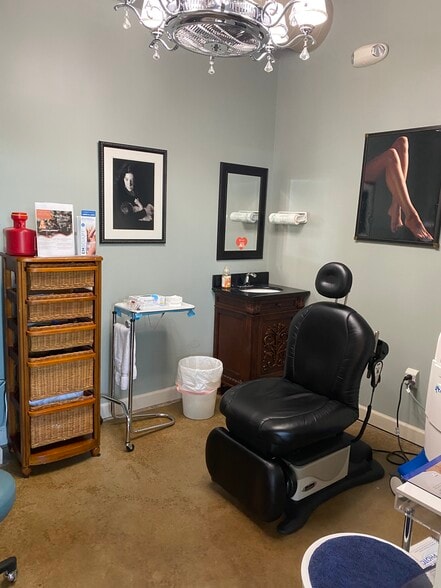 More Photos Of 1232 Johnson Ferry Rd, Marietta Medical For Lease