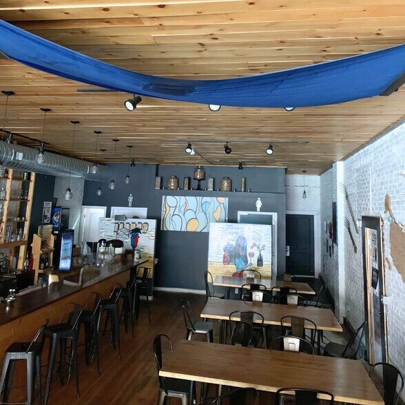 More Photos Of 104 N 6th St, Quincy Restaurant For Lease