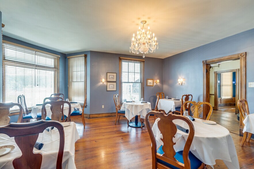 More Photos Of 412 6th St, Bristol Restaurant For Sale