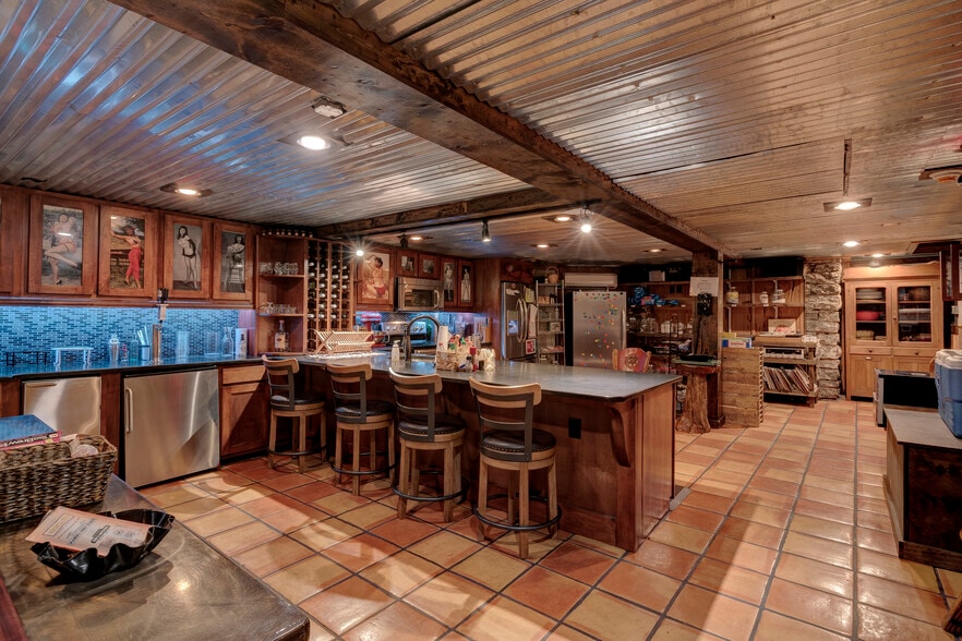 More Photos Of 114-116 17th Ave S, Nashville Office For Sale