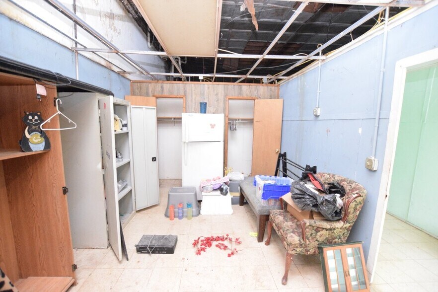 More Photos Of 114 Main St, Watts Apartments For Sale