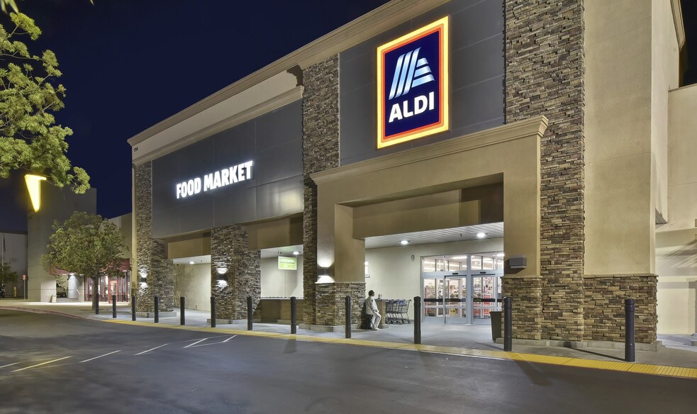 More Photos Of 1711-1990 University Dr, Vista Unknown For Lease