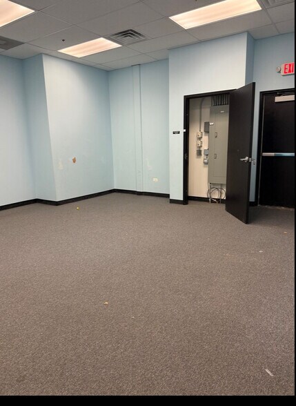 More Photos Of SEC Rte 83 & Aptakisic Rd, Long Grove Unknown For Lease