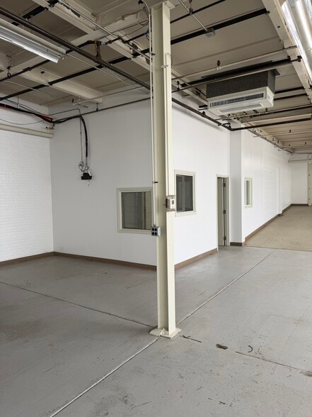 More Photos Of 2600 Washington Blvd, Bellwood Warehouse For Lease