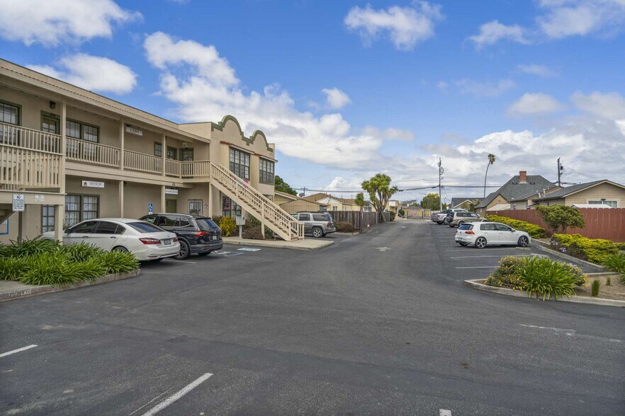 More Photos Of 1283-1287 N Main St, Salinas Storefront Retail Office For Sale