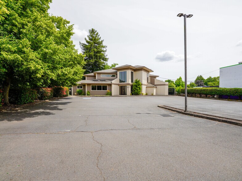 More Photos Of 760-762 High St NE, Salem Medical For Lease