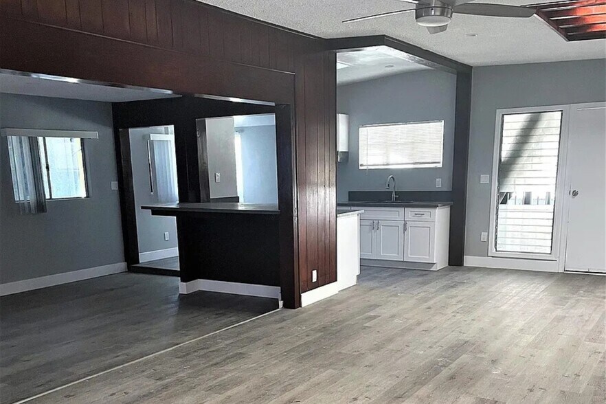 More Photos Of 2403 Louella Ave, Venice Apartments For Sale