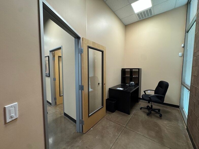 More Photos Of 5680 W Chandler Blvd, Chandler Loft Creative Space For Sale