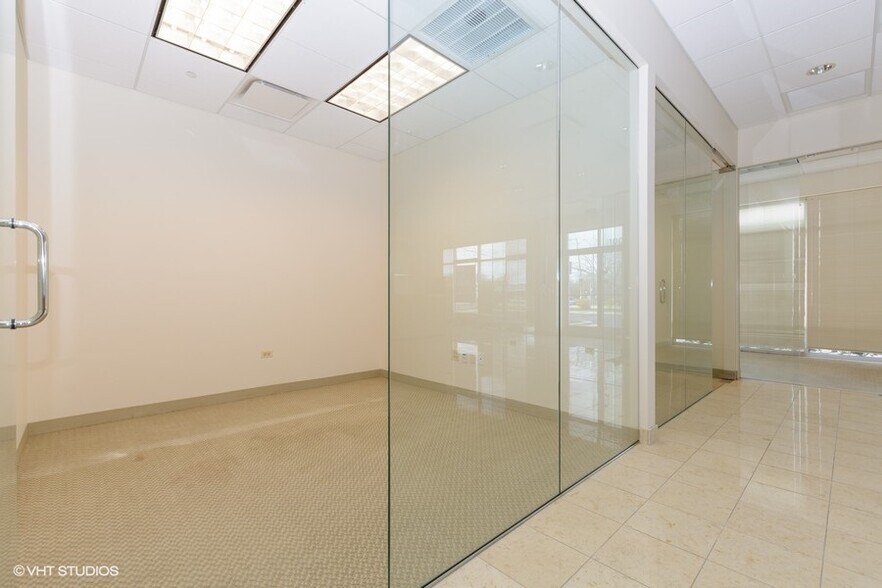 More Photos Of 1000-1050 Geneva Rd, Wheaton Unknown For Lease